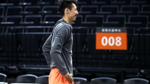 季后赛首战前夕，广厦男篮蓄势待发福特森神情严肃成焦点
