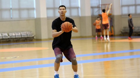 粤疆大战前夕，广东宏远众将挥汗备战，易建联领衔苦练静候恶战