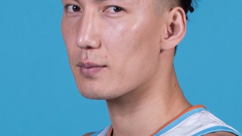 新赛季新疆飞虎官方定妆照出炉 可兰白克前卫发型抢镜