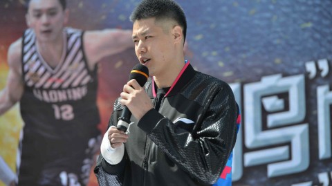 杨鸣贺天举出席球迷见面会 温情互动引爆锦州夏日热情