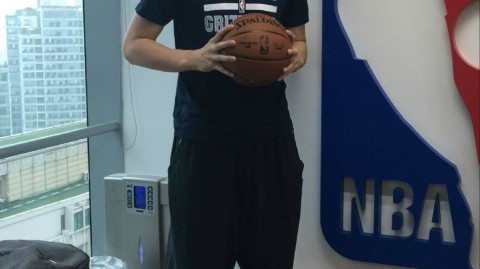 孟菲斯情缘开启，王哲林造访NBA中国总部