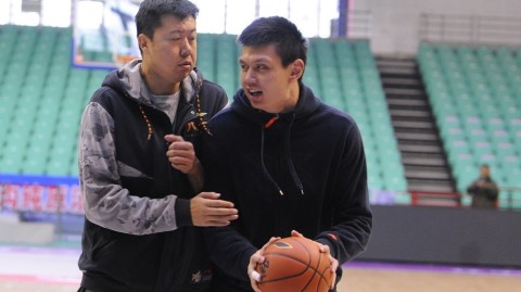铁帅王治郅亲掌帅印 打磨八一队年轻内线