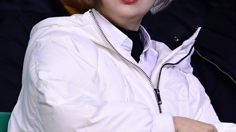 美女球迷点亮本溪，辽篮主场那一抹温柔呐喊