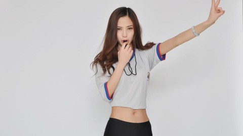 飒爽英姿：篮球宝贝跨界执裁，球场多面手展别样风采