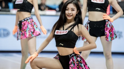 上海滩的甜美火力：大鲨鱼啦啦队主场热舞燃爆源深
