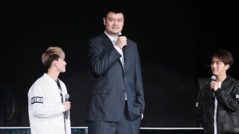 从篮球巨人到音乐跨界：姚明在香港“中国新歌声”舞台诠释“坚持”的真谛
