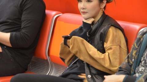 铁汉柔情赛场外的坚强后盾睢冉妻子主场观战见证加时险胜