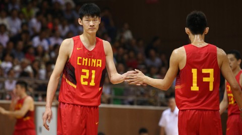 国奥男篮热血志：胡金秋镇守内线，李京龙原帅外围发炮