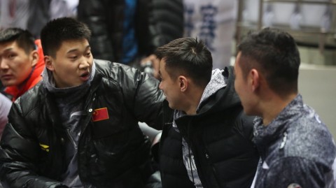 辽宁男篮年末备战欢乐多 赵继伟遭“围攻”成焦点