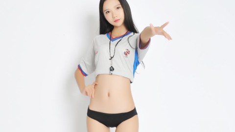 长发飘飘执裁赛场 篮球宝贝惊艳预热辽疆巅峰对决